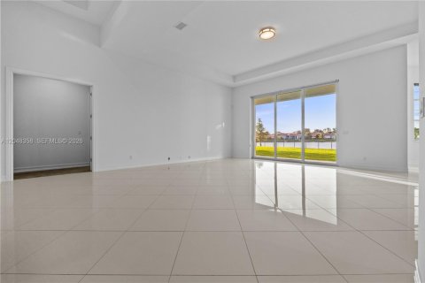 House in Davie, Florida 5 bedrooms, 479 sq.m. № 2261040 - photo 12