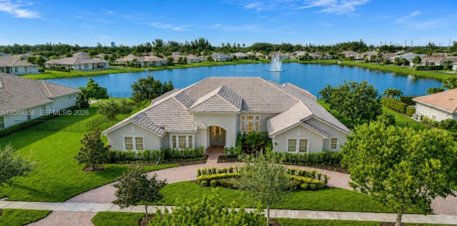 House in Davie, Florida 5 bedrooms, 479 sq.m. № 2261040