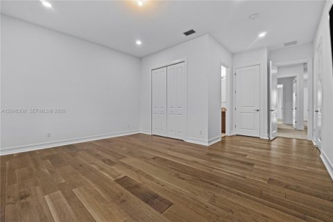 House in Davie, Florida 5 bedrooms, 479 sq.m. № 2261040 - photo 23
