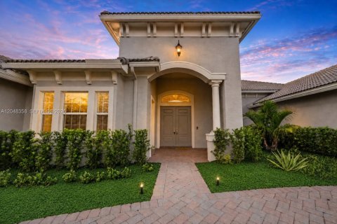 House in Davie, Florida 5 bedrooms, 479 sq.m. № 2261040 - photo 7