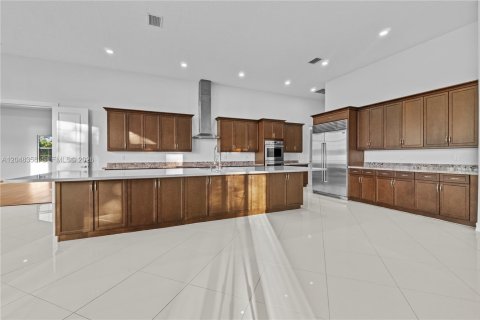 House in Davie, Florida 5 bedrooms, 479 sq.m. № 2261040 - photo 18
