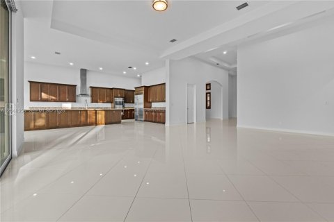 House in Davie, Florida 5 bedrooms, 479 sq.m. № 2261040 - photo 17