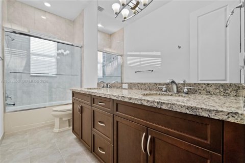 House in Davie, Florida 5 bedrooms, 479 sq.m. № 2261040 - photo 26