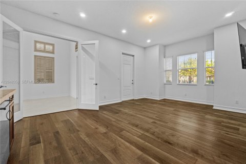 House in Davie, Florida 5 bedrooms, 479 sq.m. № 2261040 - photo 25