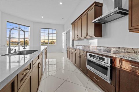 House in Davie, Florida 5 bedrooms, 479 sq.m. № 2261040 - photo 14