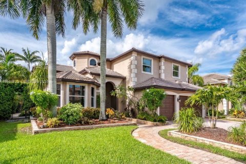 House in Miramar, Florida 6 bedrooms, 349.87 sq.m. № 2043003 - photo 2