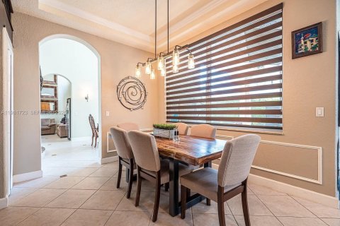 House in Miramar, Florida 6 bedrooms, 349.87 sq.m. № 2043003 - photo 8
