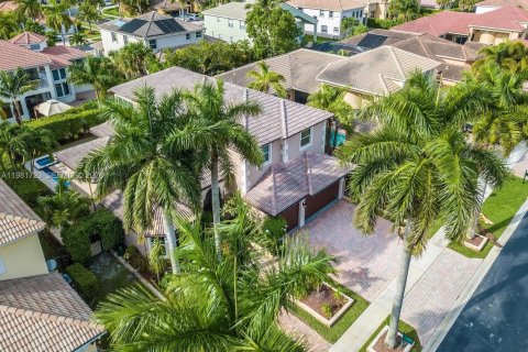 House in Miramar, Florida 6 bedrooms, 349.87 sq.m. № 2043003 - photo 30