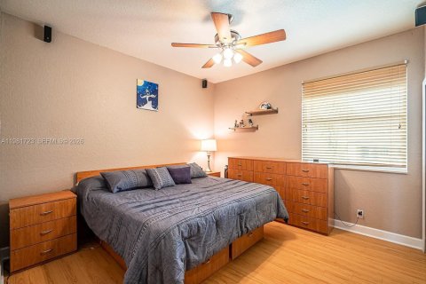 House in Miramar, Florida 6 bedrooms, 349.87 sq.m. № 2043003 - photo 16