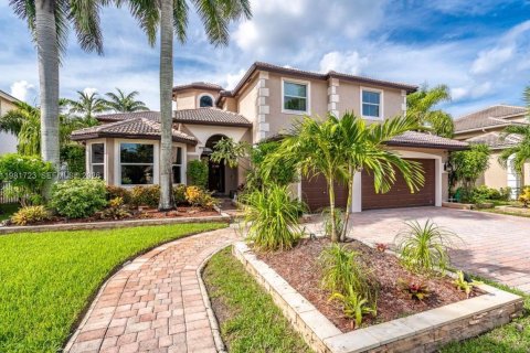 House in Miramar, Florida 6 bedrooms, 349.87 sq.m. № 2043003