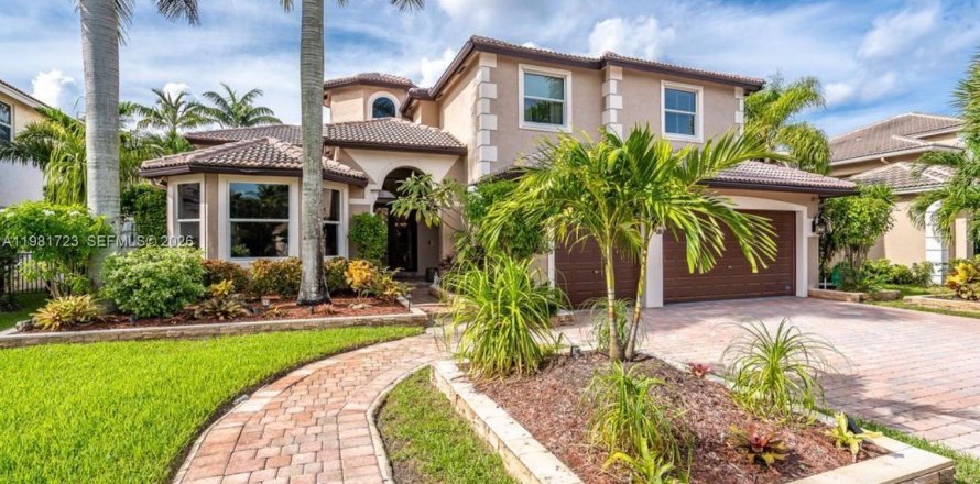 House in Miramar, Florida 6 bedrooms, 349.87 sq.m. № 2043003