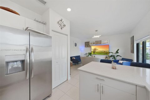 Adosado en venta en Miami Gardens, Florida, 3 dormitorios, 148.18 m2 № 1862286 - foto 12