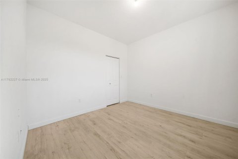 Adosado en venta en Miami Gardens, Florida, 3 dormitorios, 148.18 m2 № 1862286 - foto 16