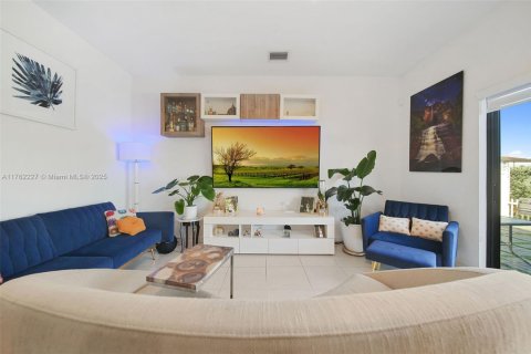 Adosado en venta en Miami Gardens, Florida, 3 dormitorios, 148.18 m2 № 1862286 - foto 7