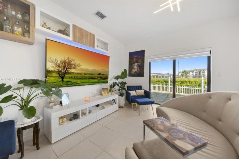 Adosado en venta en Miami Gardens, Florida, 3 dormitorios, 148.18 m2 № 1862286 - foto 9