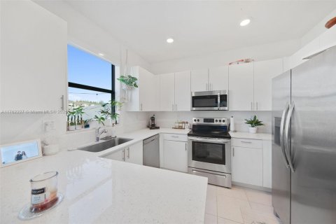 Adosado en venta en Miami Gardens, Florida, 3 dormitorios, 148.18 m2 № 1862286 - foto 11