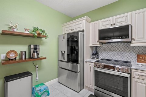Casa en venta en Zephyrhills, Florida, 3 dormitorios, 138.61 m2 № 2330078 - foto 17
