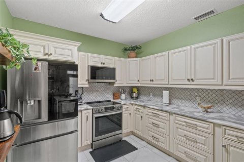 Casa en venta en Zephyrhills, Florida, 3 dormitorios, 138.61 m2 № 2330078 - foto 15