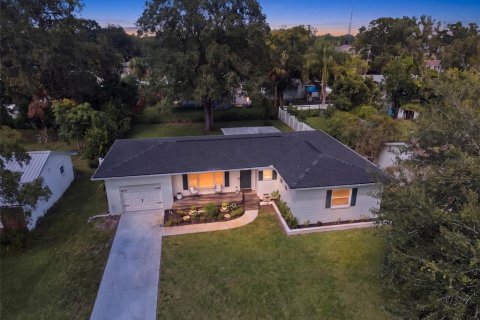 House in Tampa, Florida 3 bedrooms, 123.19 sq.m. № 2396371