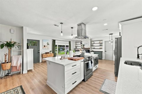House in Tampa, Florida 3 bedrooms, 123.19 sq.m. № 2396371 - photo 16