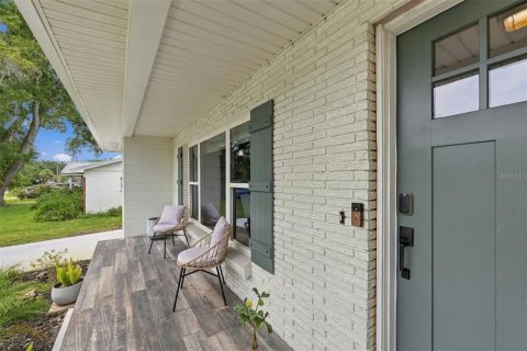 House in Tampa, Florida 3 bedrooms, 123.19 sq.m. № 2396371 - photo 11