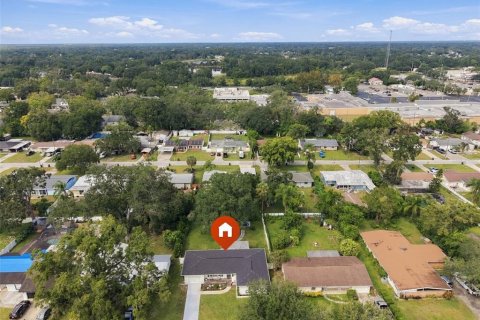 House in Tampa, Florida 3 bedrooms, 123.19 sq.m. № 2396371 - photo 2