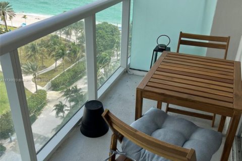 Condominio en alquiler en Sunny Isles Beach, Florida, 33.44 m2 № 1938410 - foto 2