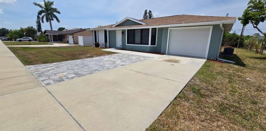 Casa en Port Charlotte, Florida 2 dormitorios, 103.68 m2 № 1620229