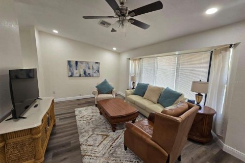 Casa en alquiler en Port Charlotte, Florida, 2 dormitorios, 103.68 m2 № 1620229 - foto 3