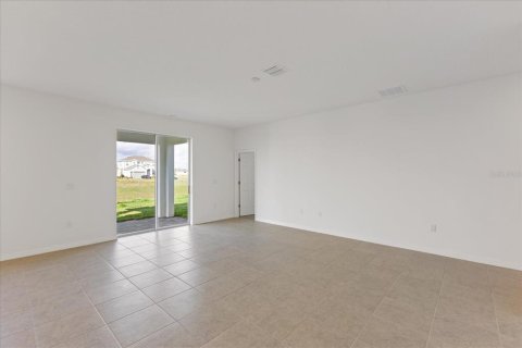 Villa ou maison à vendre à Haines City, Floride: 4 chambres, 164.99 m2 № 2094927 - photo 5
