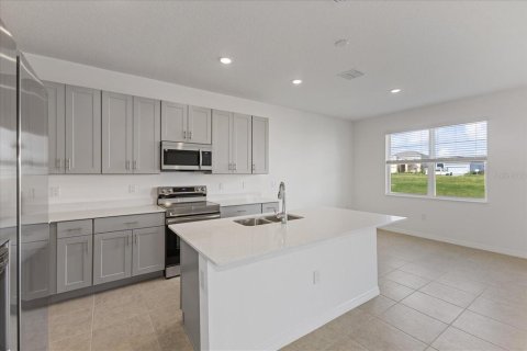Villa ou maison à vendre à Haines City, Floride: 4 chambres, 164.99 m2 № 2094927 - photo 3