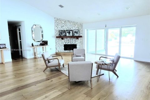 Купить виллу или дом в Хомстед, Флорида 6 спален, 407.84м2, № 2048608 - фото 3