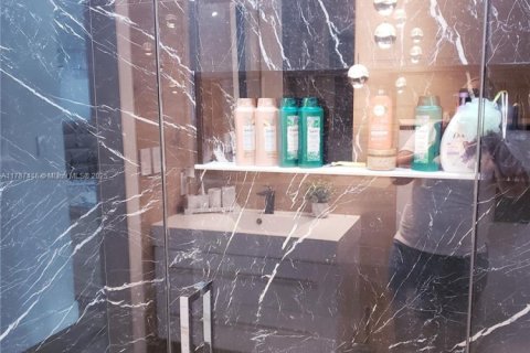 Купить виллу или дом в Хомстед, Флорида 6 спален, 407.84м2, № 2048608 - фото 17