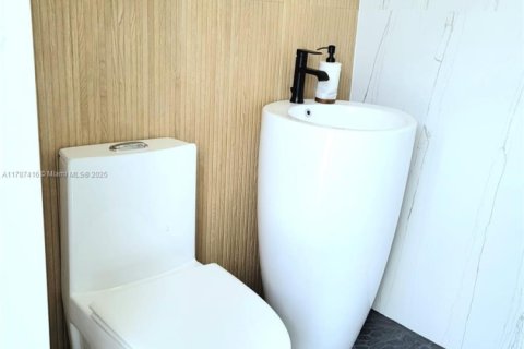 Купить виллу или дом в Хомстед, Флорида 6 спален, 407.84м2, № 2048608 - фото 25