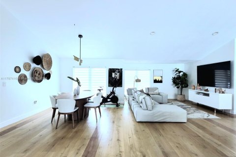 Купить виллу или дом в Хомстед, Флорида 6 спален, 407.84м2, № 2048608 - фото 4