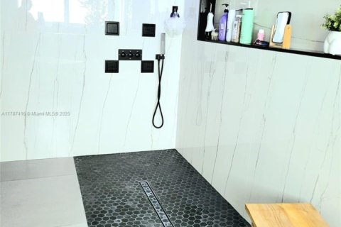 Купить виллу или дом в Хомстед, Флорида 6 спален, 407.84м2, № 2048608 - фото 13