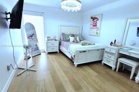 Купить виллу или дом в Хомстед, Флорида 6 спален, 407.84м2, № 2048608 - фото 18