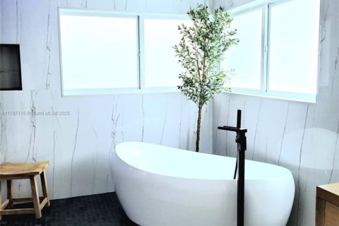 Купить виллу или дом в Хомстед, Флорида 6 спален, 407.84м2, № 2048608 - фото 11