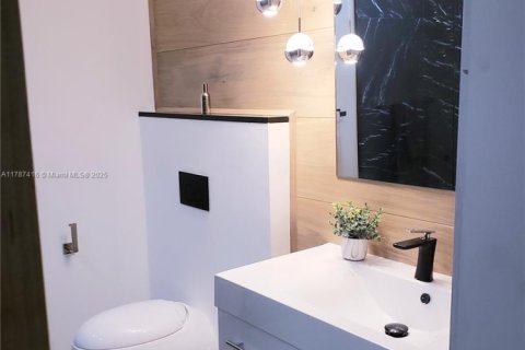 Купить виллу или дом в Хомстед, Флорида 6 спален, 407.84м2, № 2048608 - фото 15