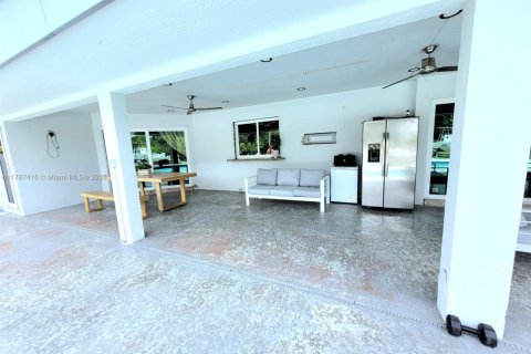 Купить виллу или дом в Хомстед, Флорида 6 спален, 407.84м2, № 2048608 - фото 26