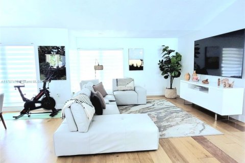 Купить виллу или дом в Хомстед, Флорида 6 спален, 407.84м2, № 2048608 - фото 6