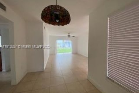 Condominio en venta en Miami, Florida, 2 dormitorios, 69.68 m2 № 1768917 - foto 1