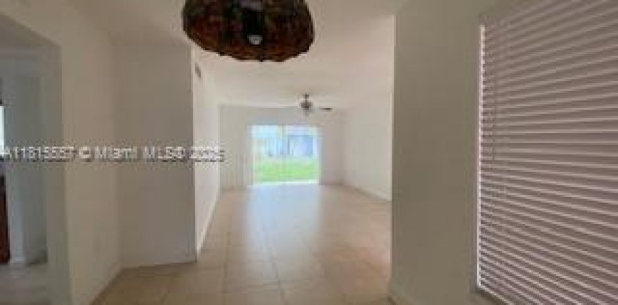 Condominio en Miami, Florida, 2 dormitorios  № 1768917