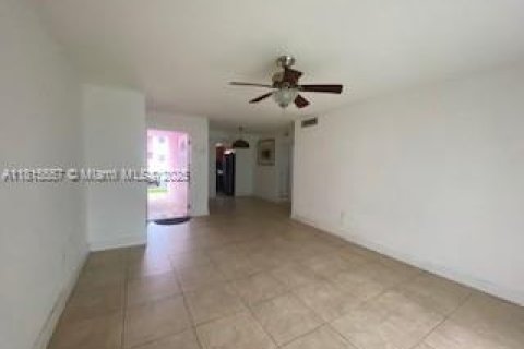 Condominio en venta en Miami, Florida, 2 dormitorios, 69.68 m2 № 1768917 - foto 3