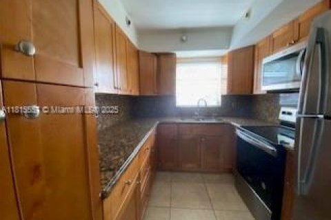 Condominio en venta en Miami, Florida, 2 dormitorios, 69.68 m2 № 1768917 - foto 2