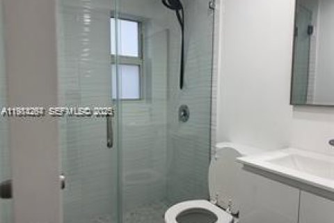 Снять в аренду виллу или дом в Майами, Флорида 1 спальня, 51.1м2, № 2045486 - фото 3