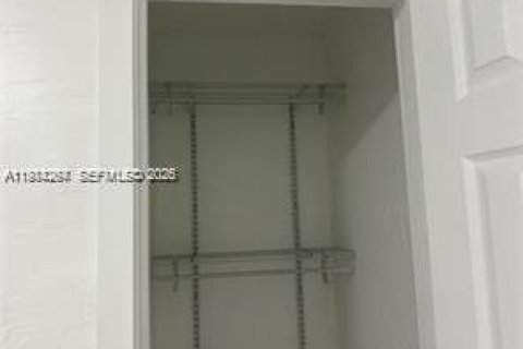 Снять в аренду виллу или дом в Майами, Флорида 1 спальня, 51.1м2, № 2045486 - фото 5