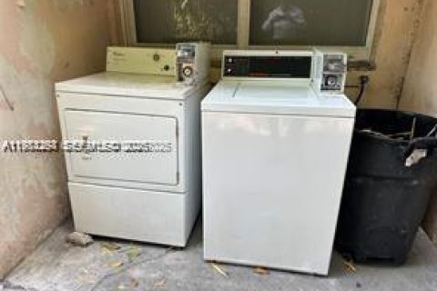 Снять в аренду виллу или дом в Майами, Флорида 1 спальня, 51.1м2, № 2045486 - фото 7