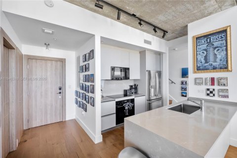 Condo in Miami, Florida, 2 bedrooms  № 2002583 - photo 2