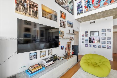 Condo in Miami, Florida, 2 bedrooms  № 2002583 - photo 13